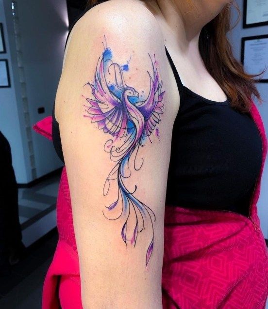 Tatuagem feminina de fênix em aquarela 2021