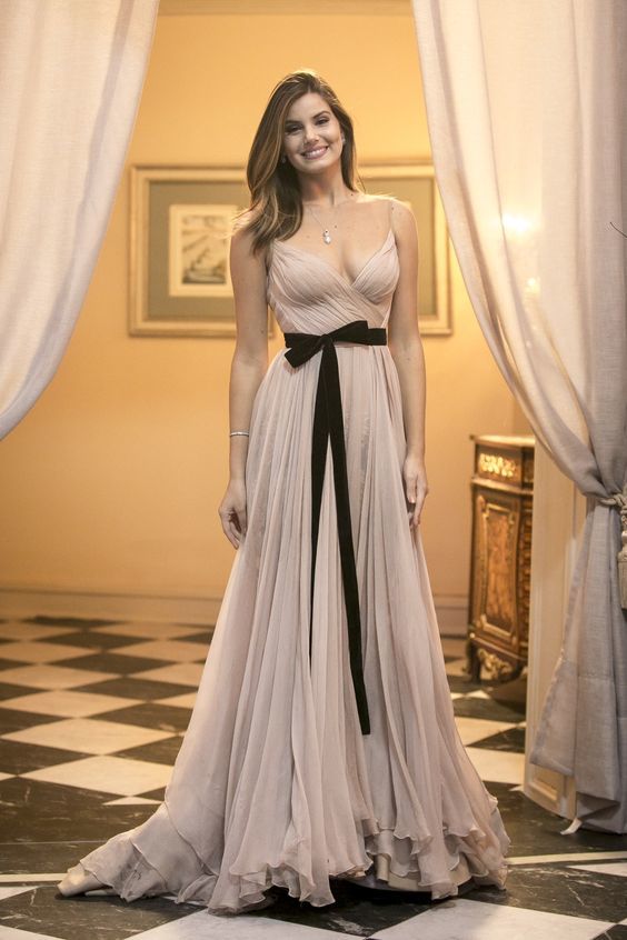 Vestido de formatura curto 2021