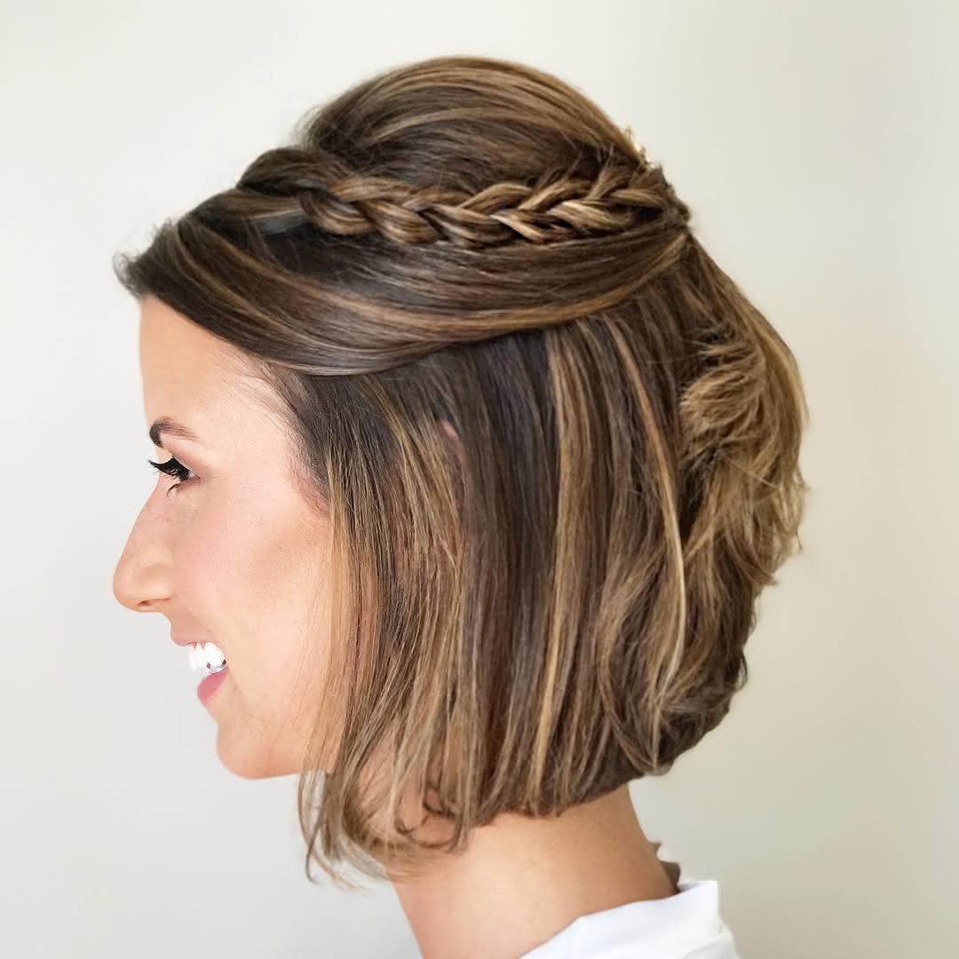 penteado simples com trança em cabelo curto