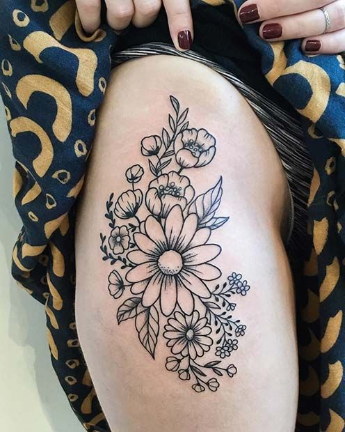 tatuagem feminina de flores na coxa