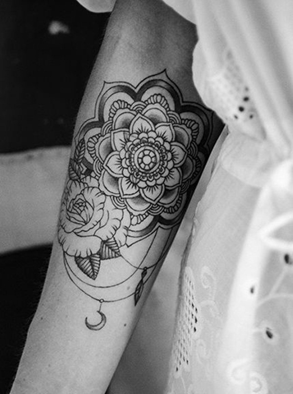 tatuagem de mandala no braço em mulher - Tatuagens Femininas