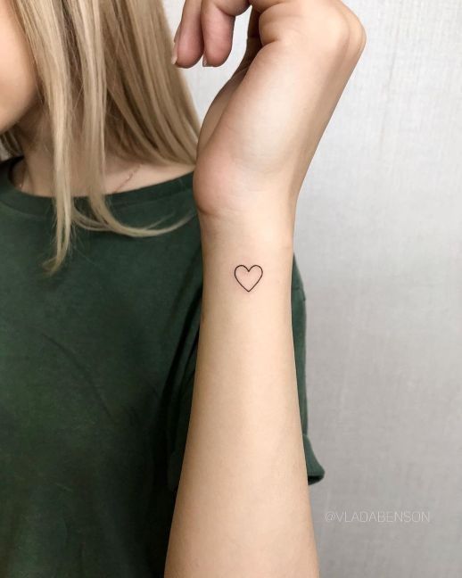 Minimalista tatuagem de coração (Pinterest)