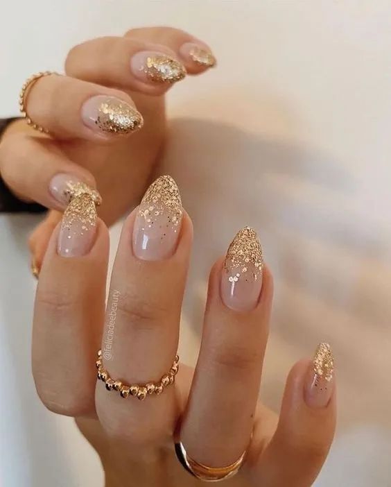 unhas dourada