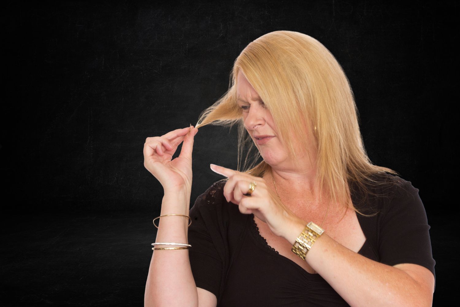 5 erros que mulheres cometem ao descolorir o cabelo: não caia nessa!