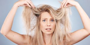 5 ERROS que causam FRIZZ e que você comete diariamente