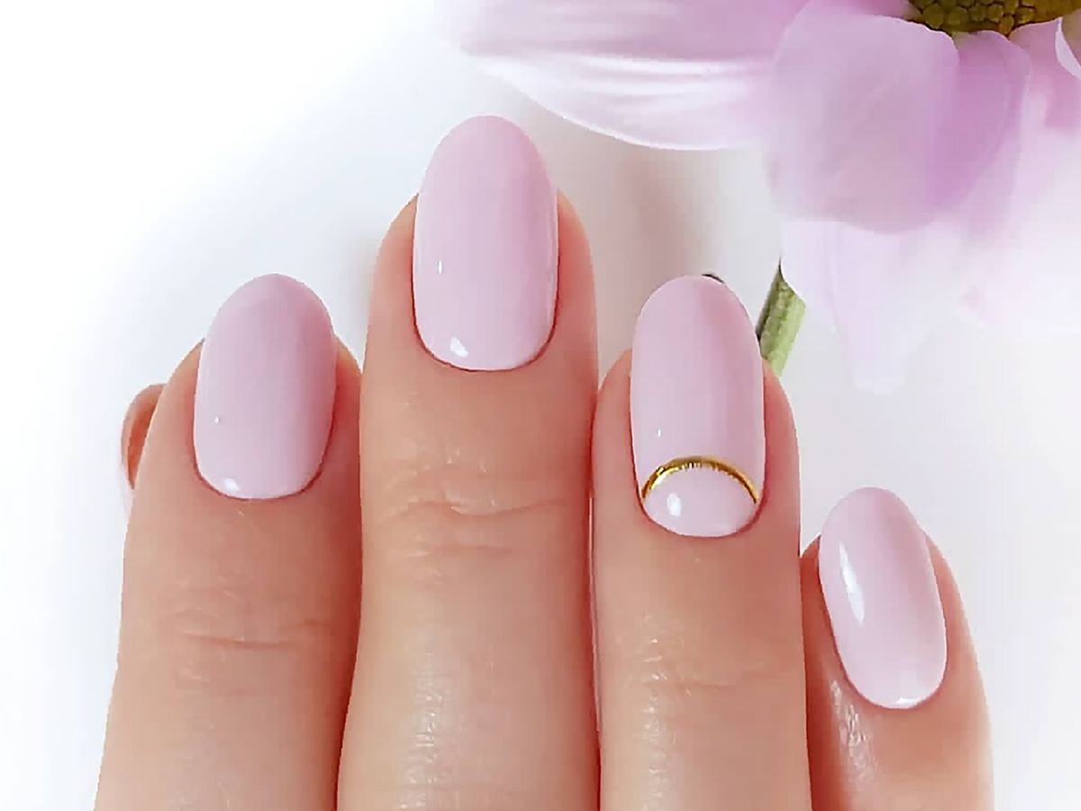 Tendências de Inverno de unhas decoradas para mulheres - minimalista