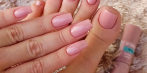 Tons de esmalte que ficam LINDAS nos pés no Inverno