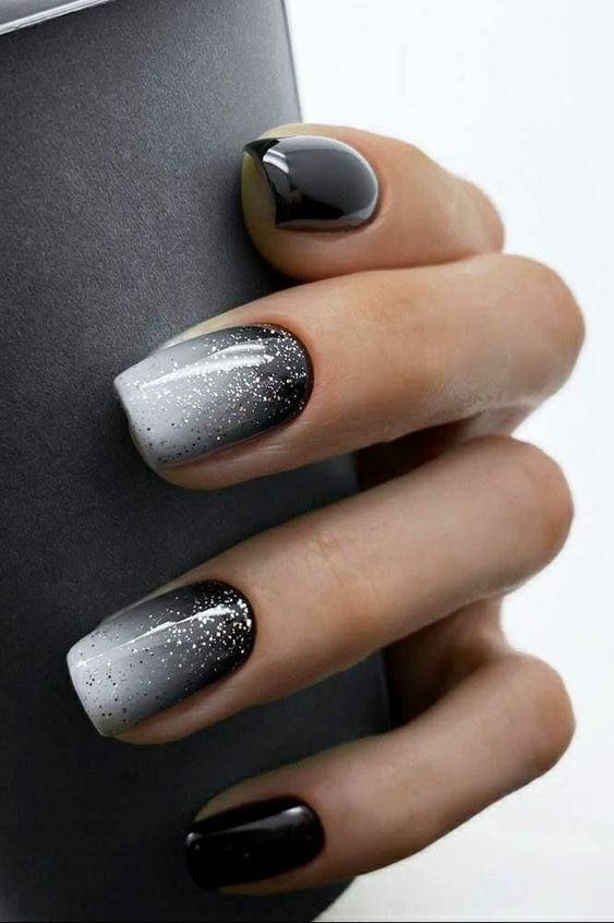 unhas branco e preto estilo degradê