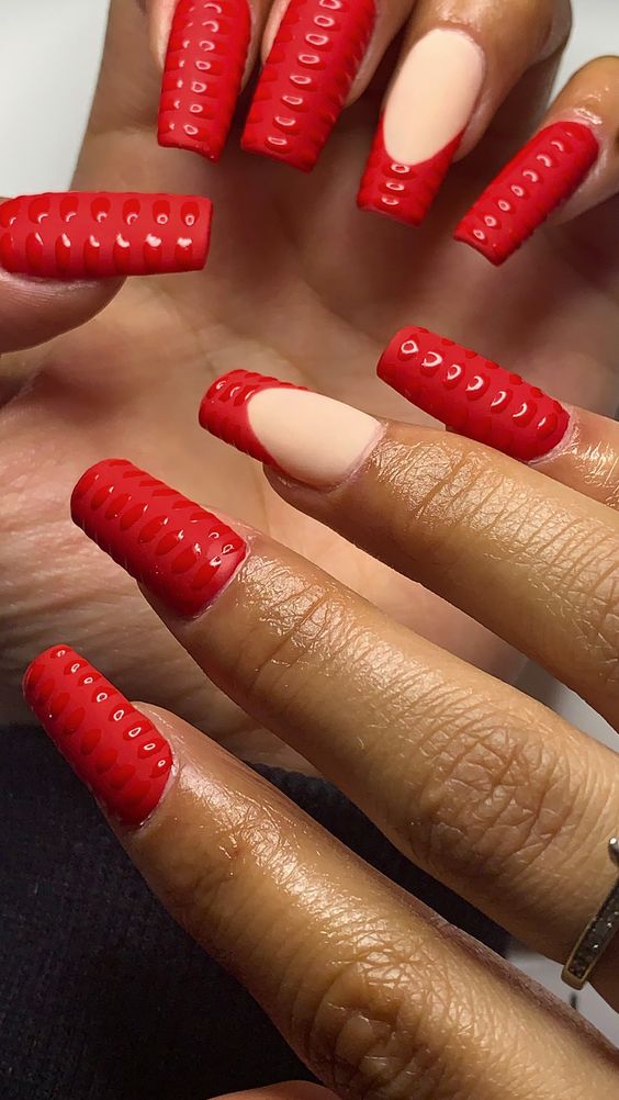 Unhas de Crocodilo com cor vermelho