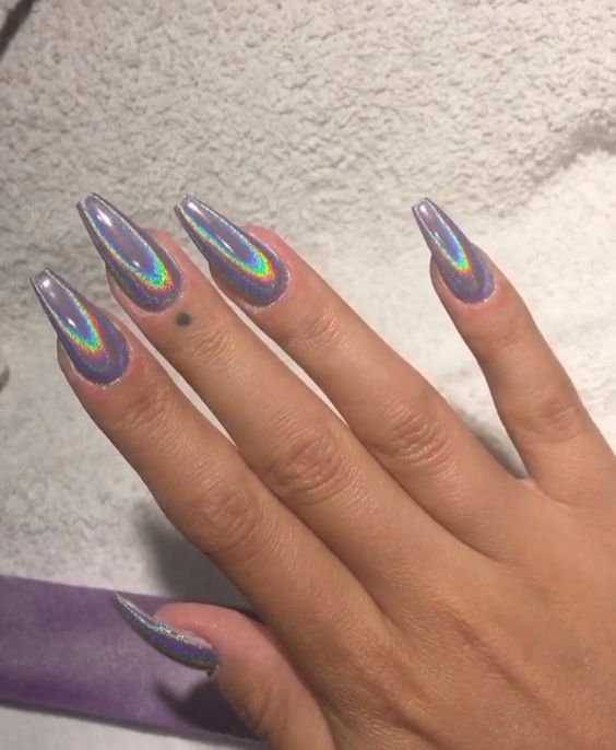 Unhas com efeito holográfico