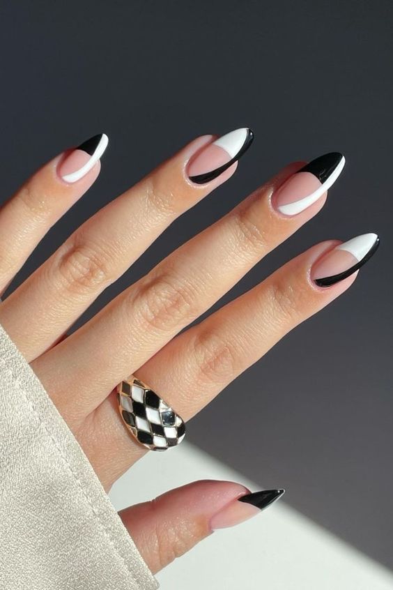 unhas decoradas para festa com detalhes geométricos em preto e branco