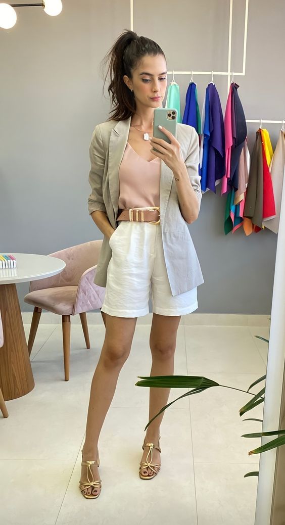 Shorts de Alfaiataria no Verão com blazer e camisa social rosa