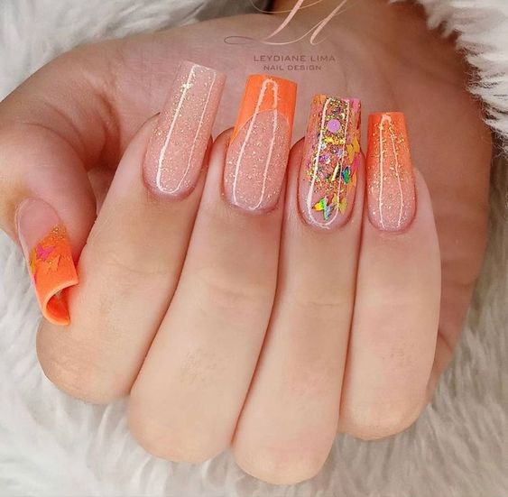 Unhas encapsuladas decoradas de cor laranja