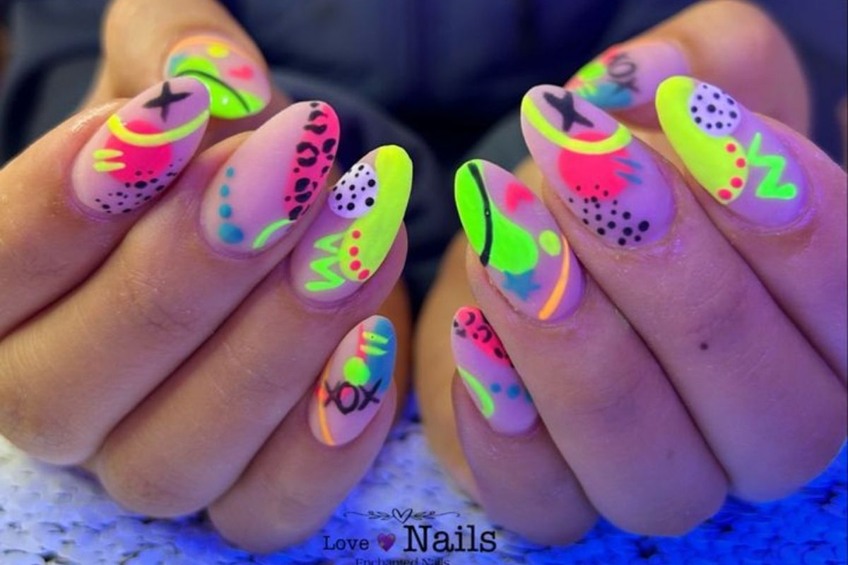 unhas neon carnaval 2024