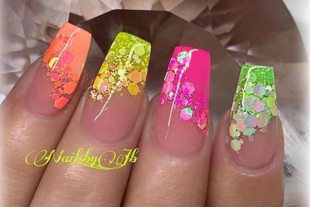 unhas neon carnaval