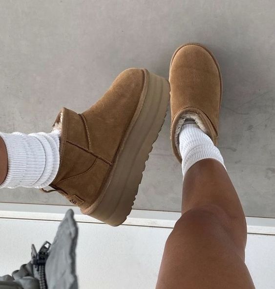 Bota UGG está entre os sapatos femininos