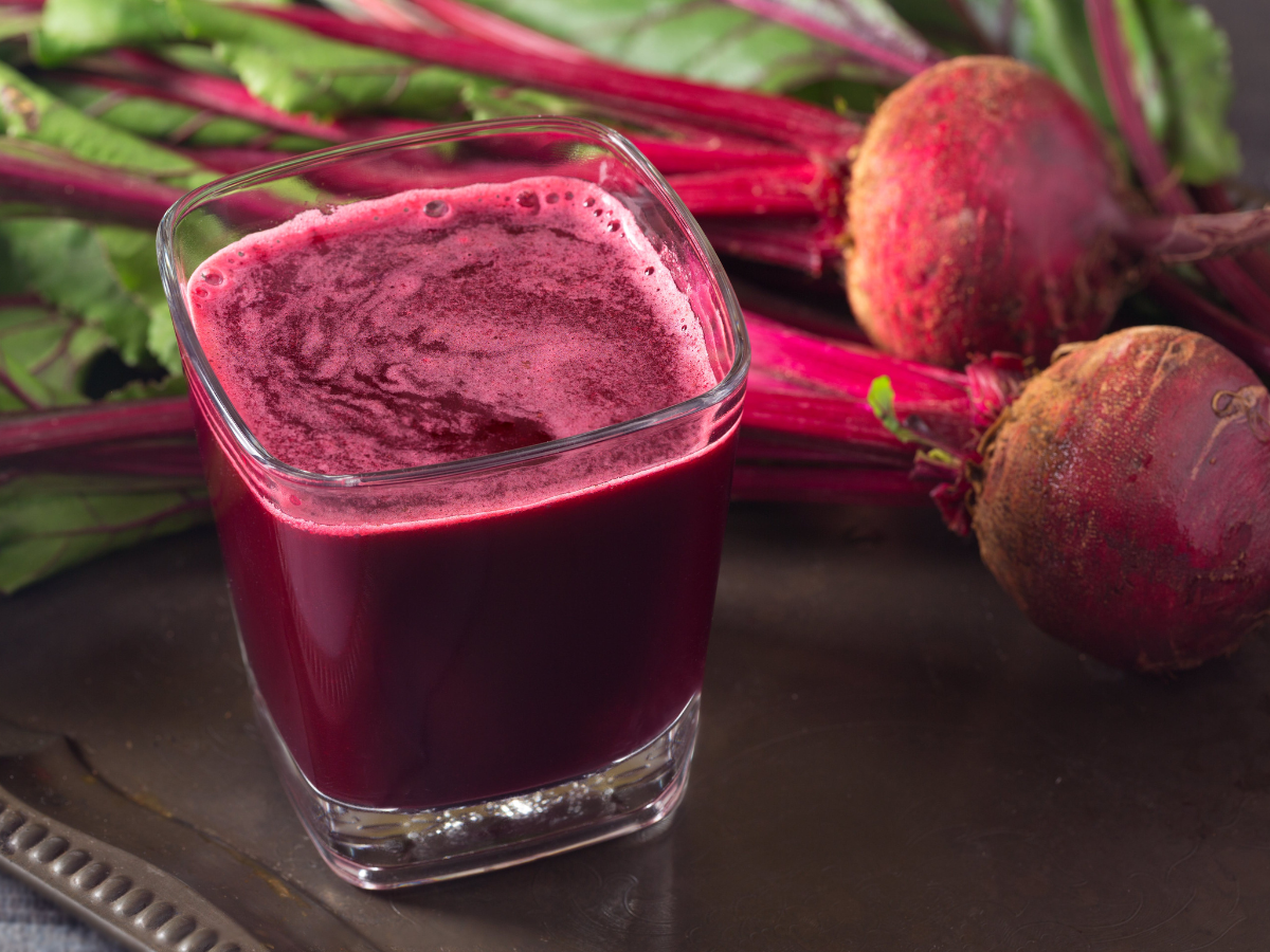 melhores tinturas naturais: suco de beterraba