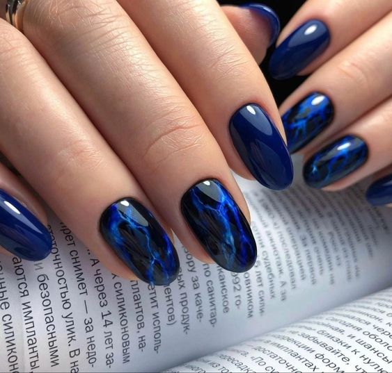 azul marinho nail art