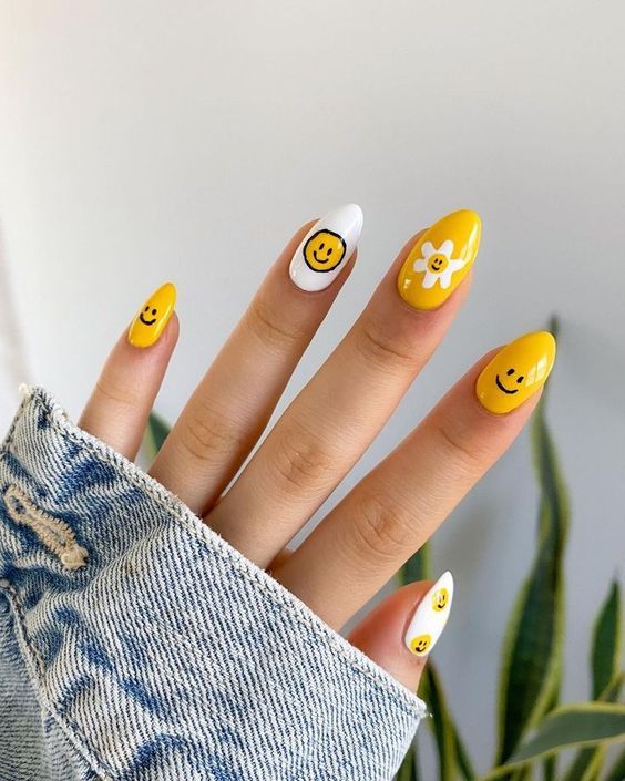 Emoji - marca e cor desconhecida (Pinterest)