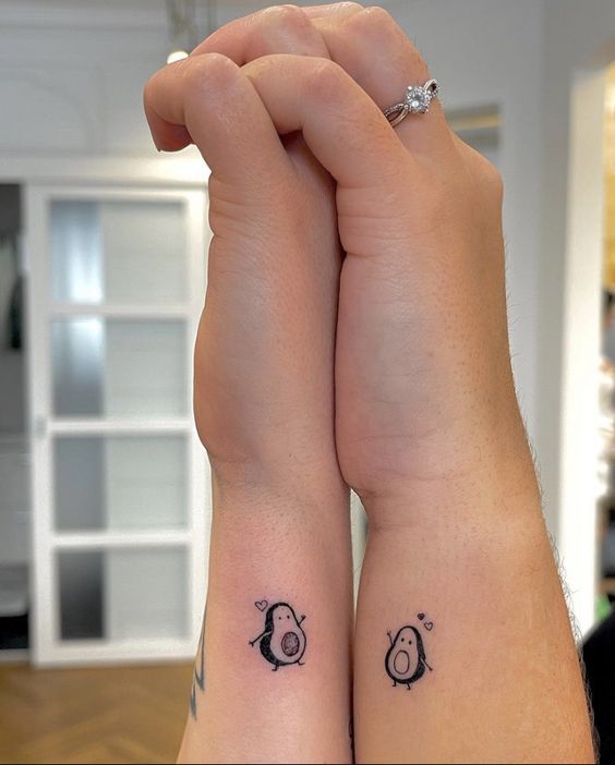 Tatuagem engraçada de casal (Pinterest)