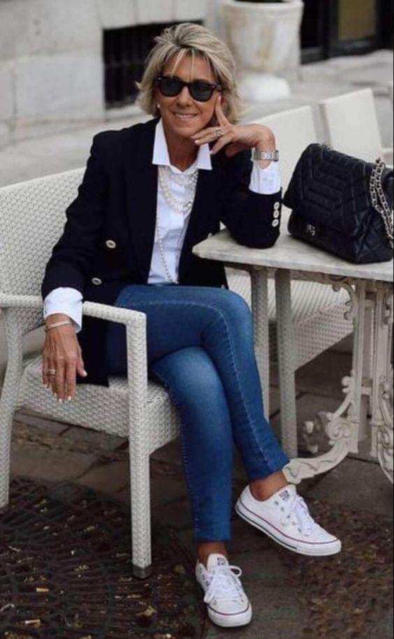 Jeans e Blazer com tênis (Pinterest)