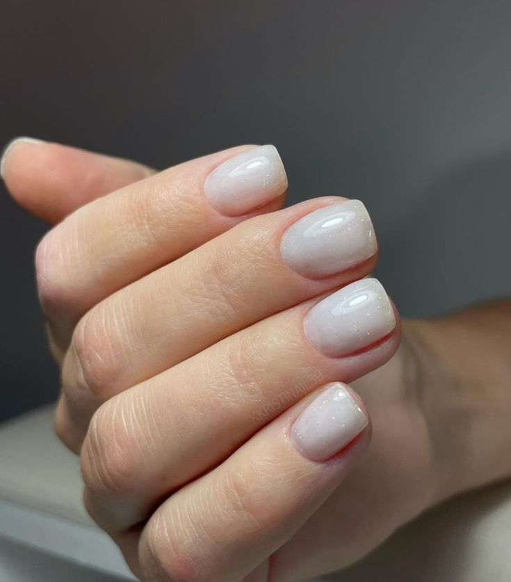 Branco gelo - Marca de esmalte desconhecido (Pinterest)