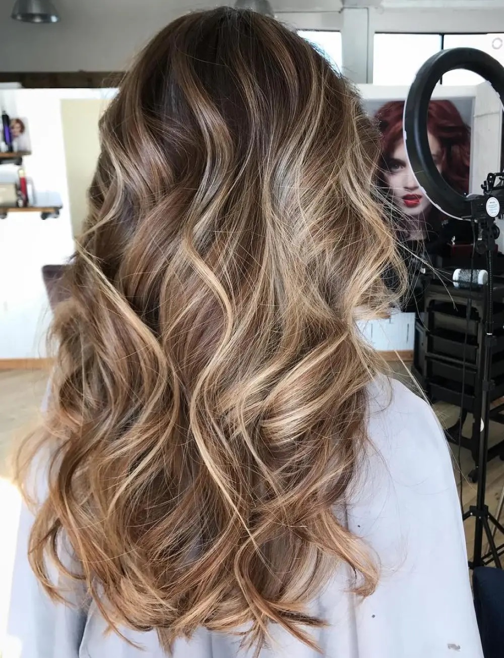 balayage para cabelos longos com mechas loiras