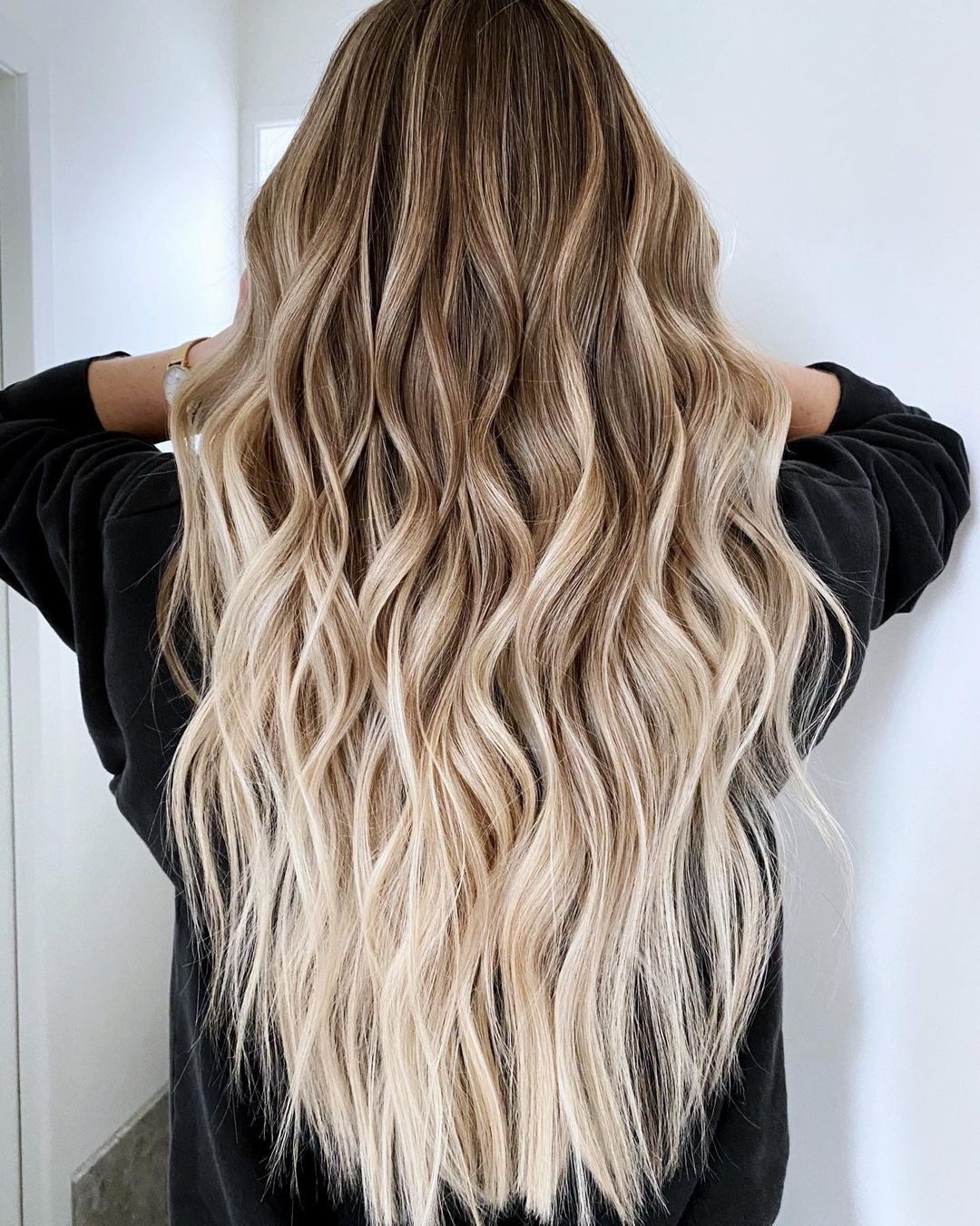 técnica ombré para cabelos longos com mechas loiras