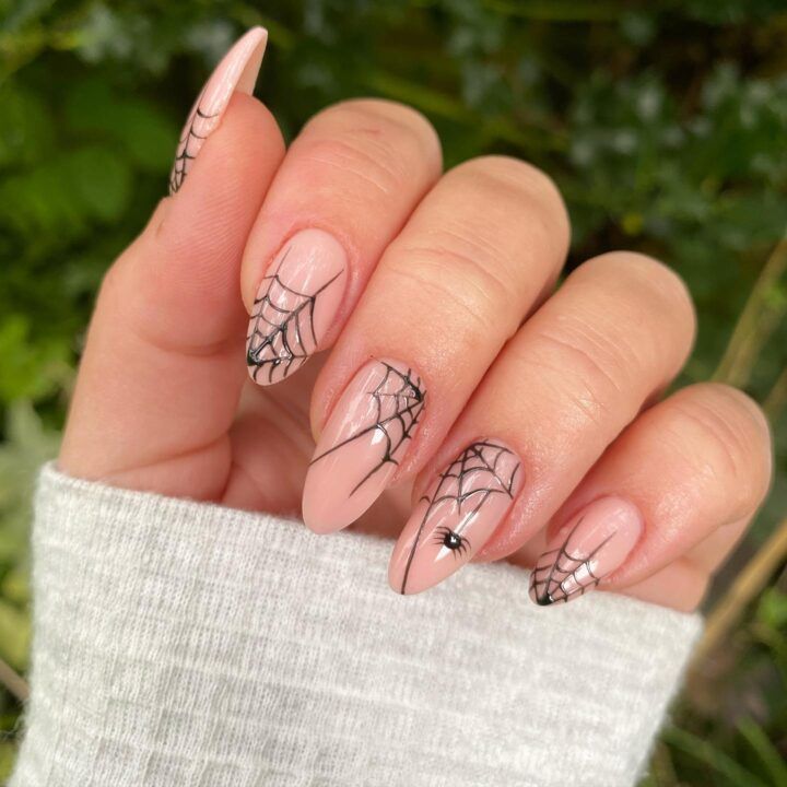 unhas de aranha minimalistas