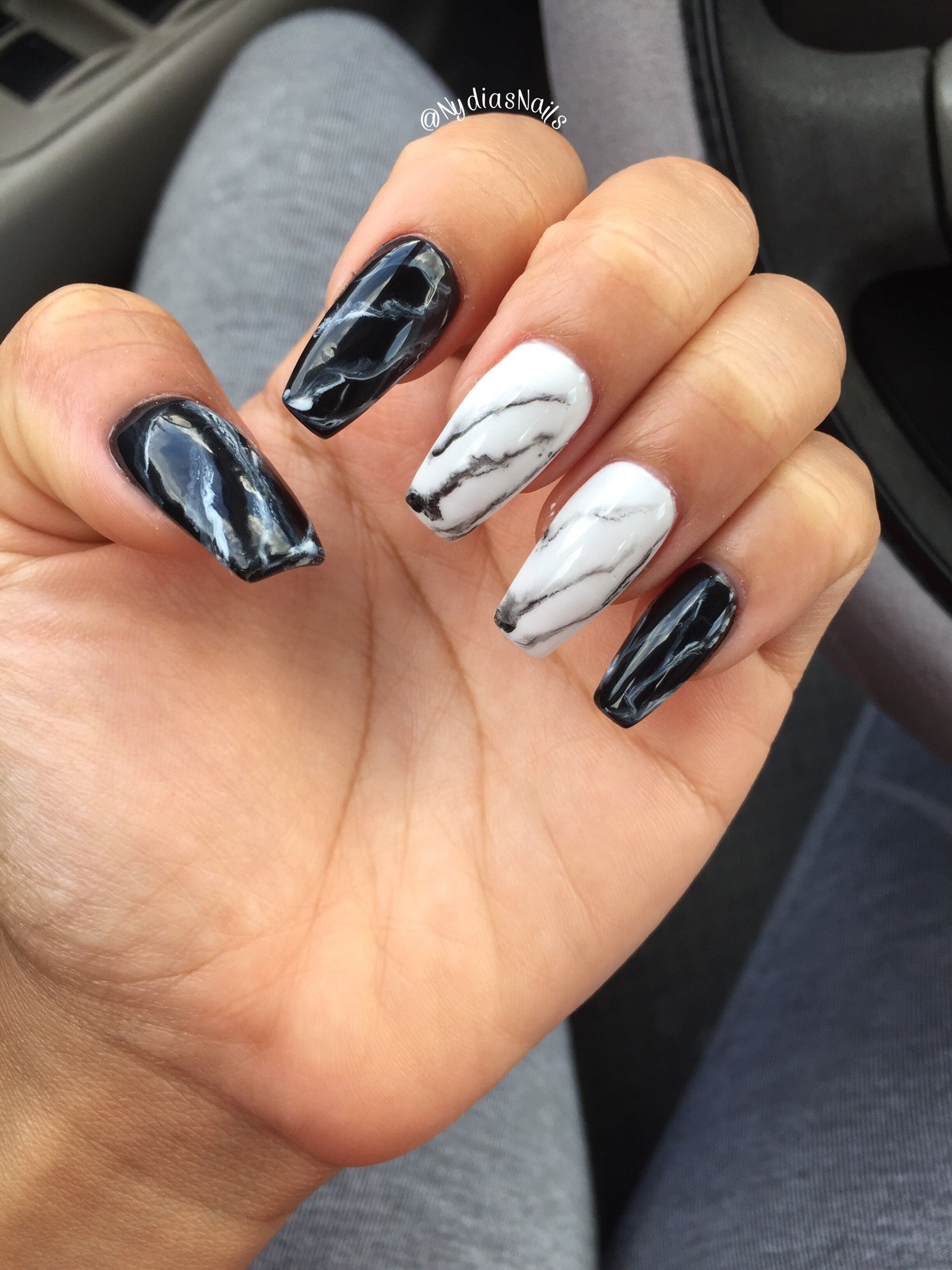 unhas de mármore em preto e branco