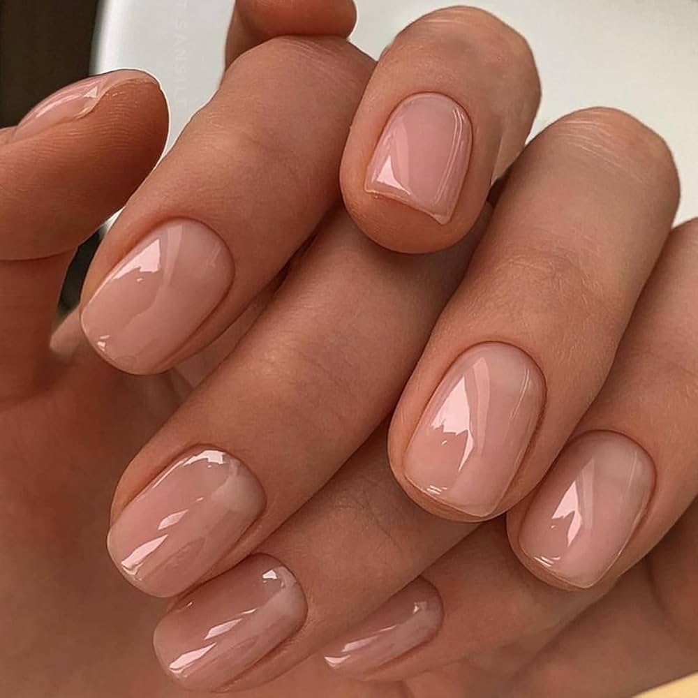 unhas em nude brilhante