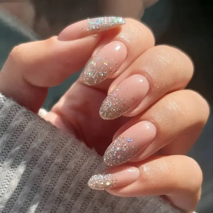 unhas com glitter em degradê