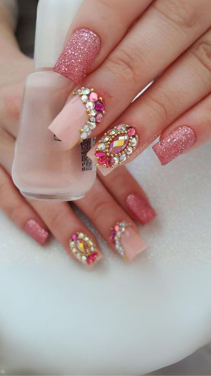 unhas decoradas com joias